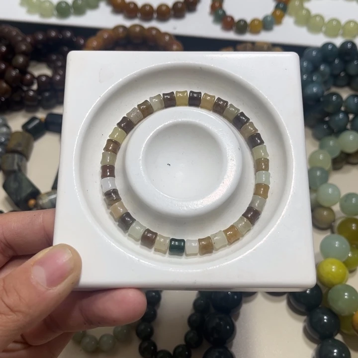 和田玉未镶嵌手链有点小小包容