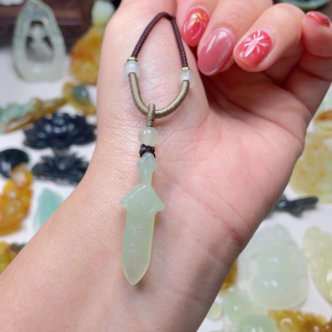 蛇纹石玉颈饰未镶嵌