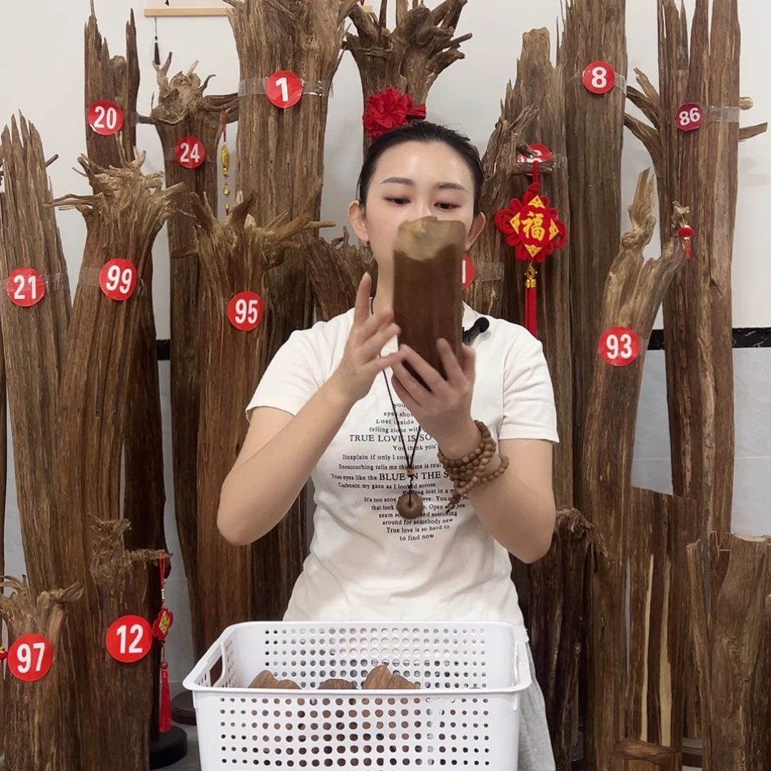 沉香碎屑沉香原材料