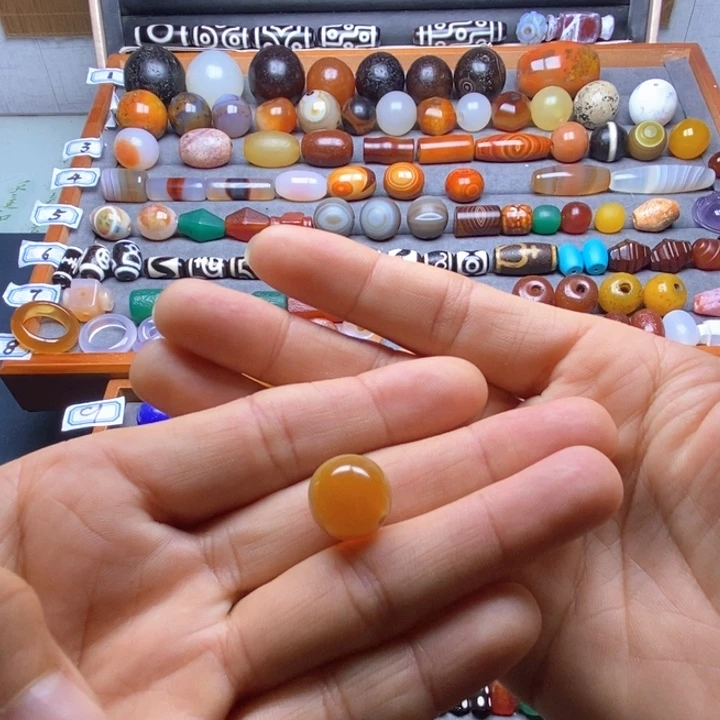 平***生玛瑙/玉髓未镶嵌颈饰