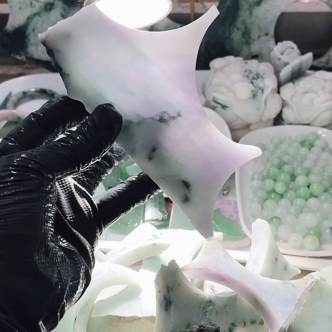 翡翠未镶嵌颈饰边角料