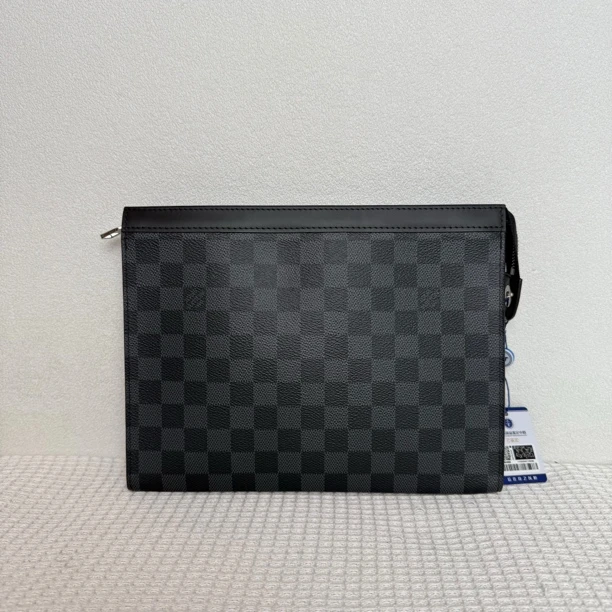99新 LouisVuitton/路易威登 5626/7965时尚黑棋盘格洗漱手拿包