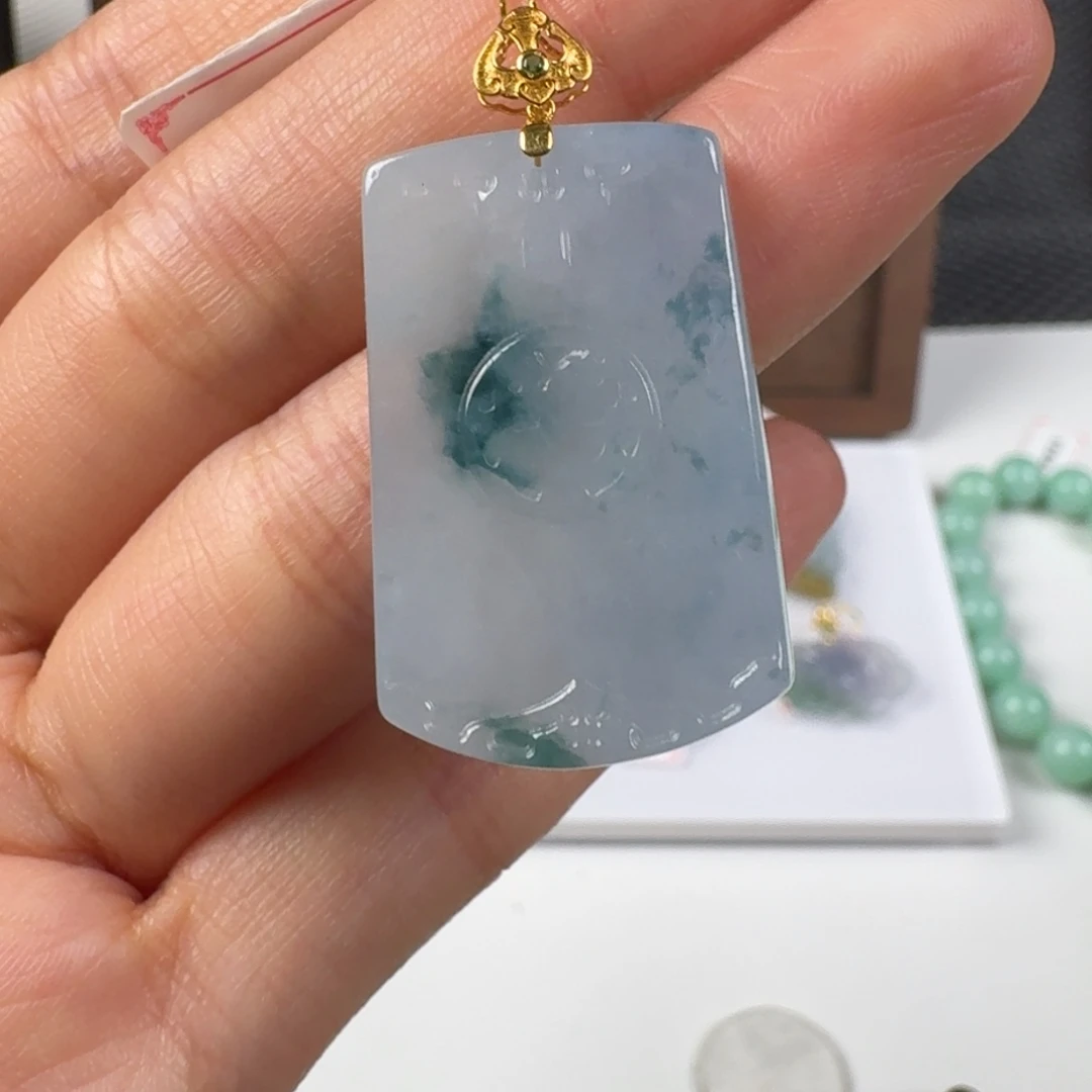 翡翠18K金镶嵌颈饰