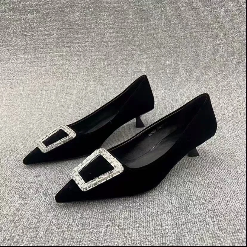 C3924 黑色  时尚舒适低跟尖头浅口女单鞋