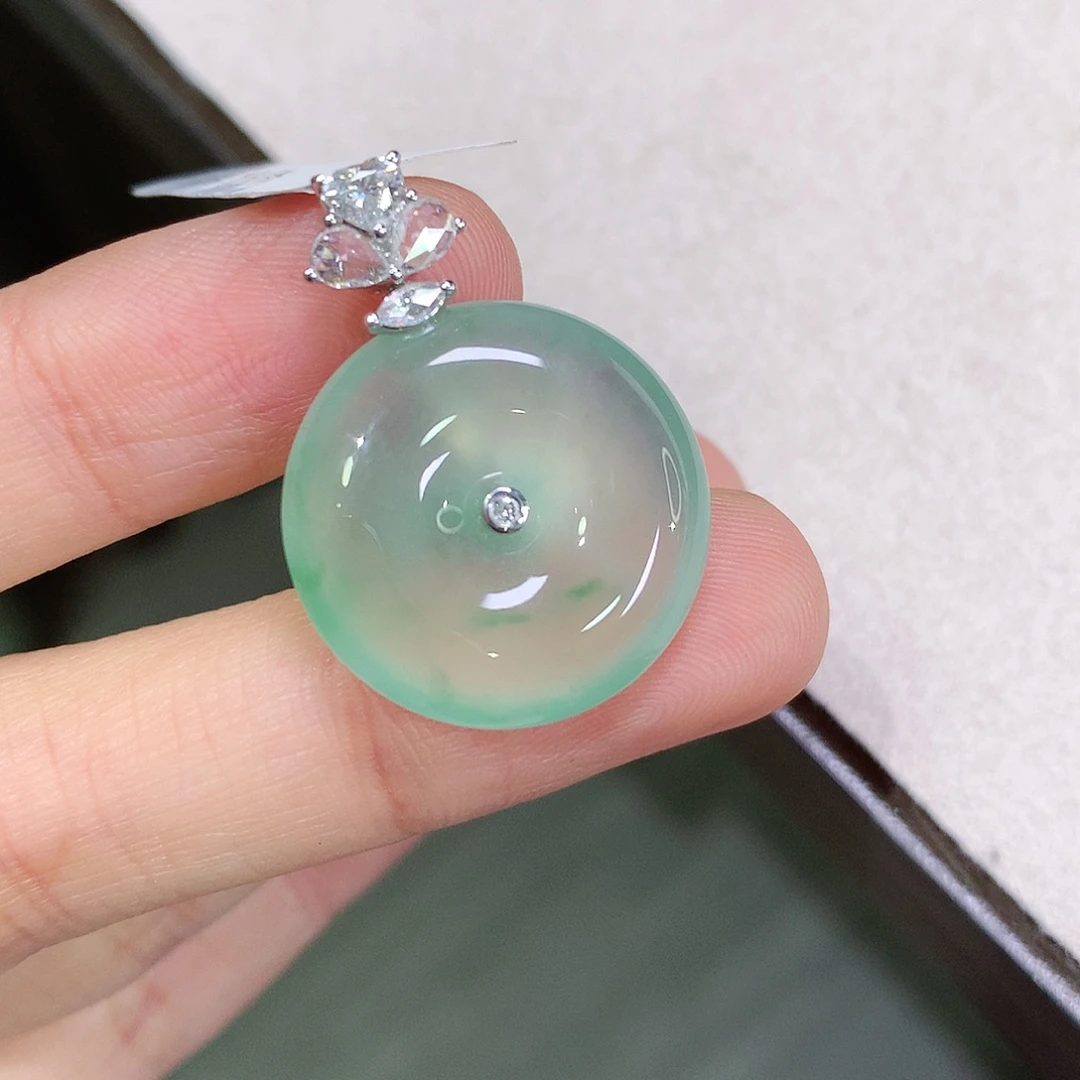 翡翠18K金镶嵌颈饰