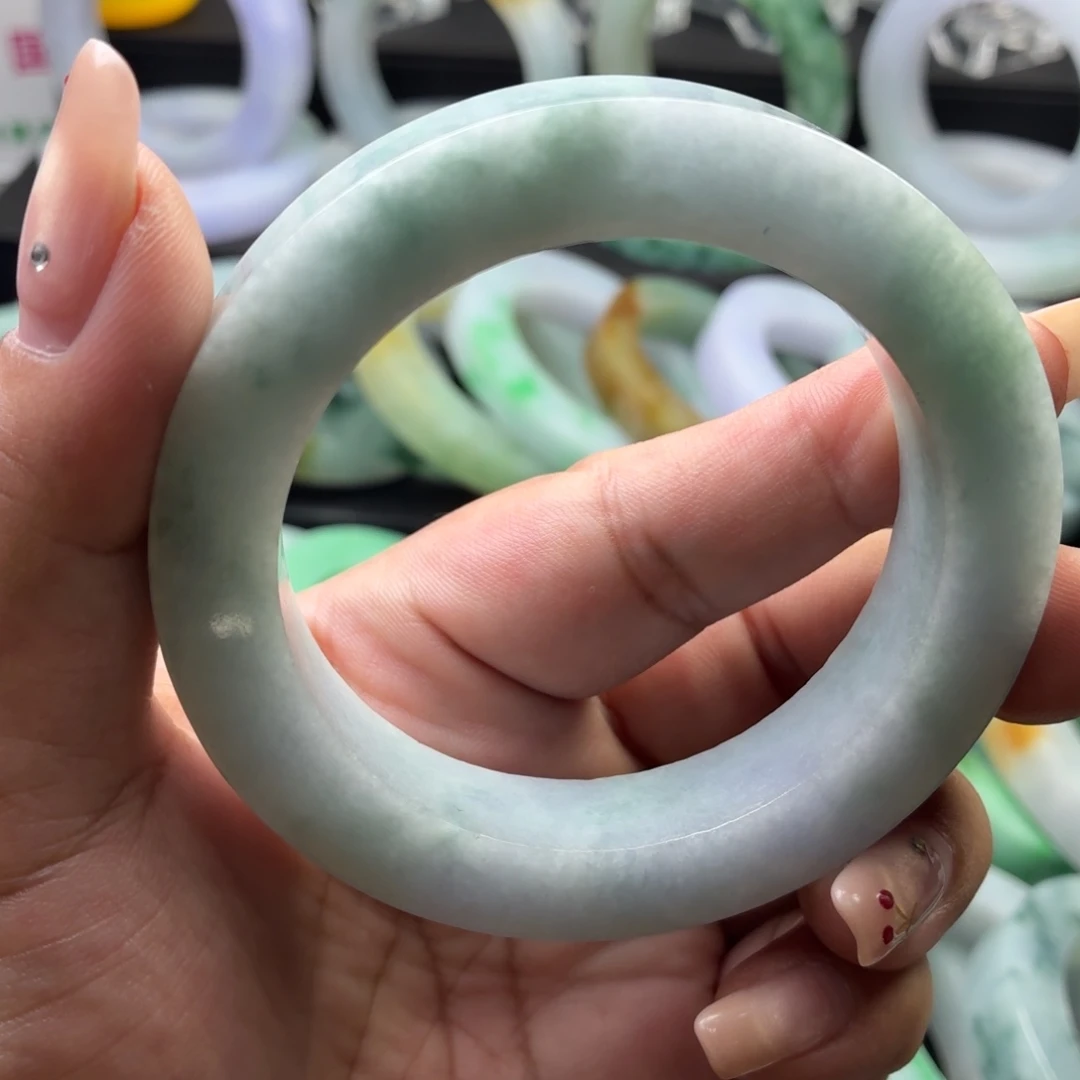韦***育定制翡翠未镶嵌翡翠手镯