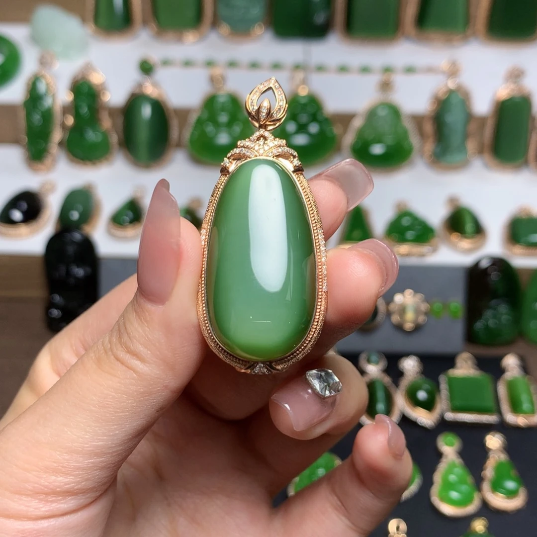 和田玉（碧玉）吊坠18K金镶嵌