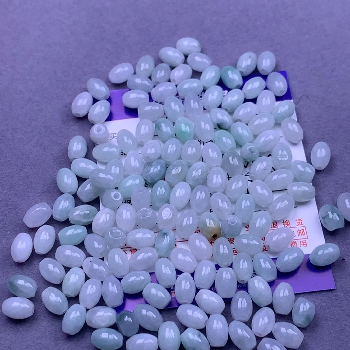 翡翠未镶嵌颈饰包**?