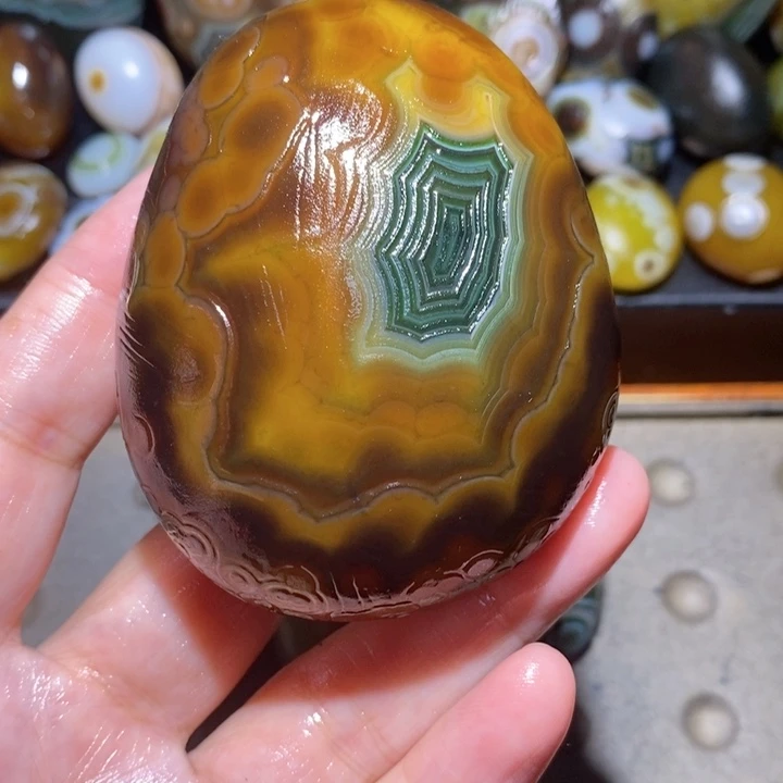 未镶嵌玛瑙/玉髓珠宝半成品卡**里