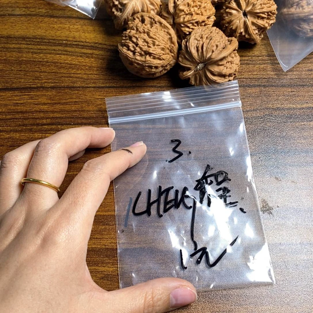文玩核桃吊坠C****?送人