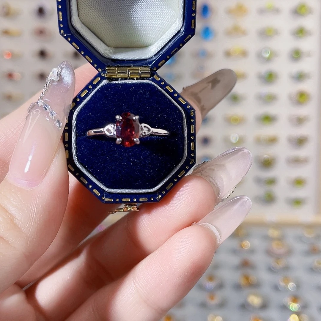 银S925镶嵌戒指石榴石简约款戒指