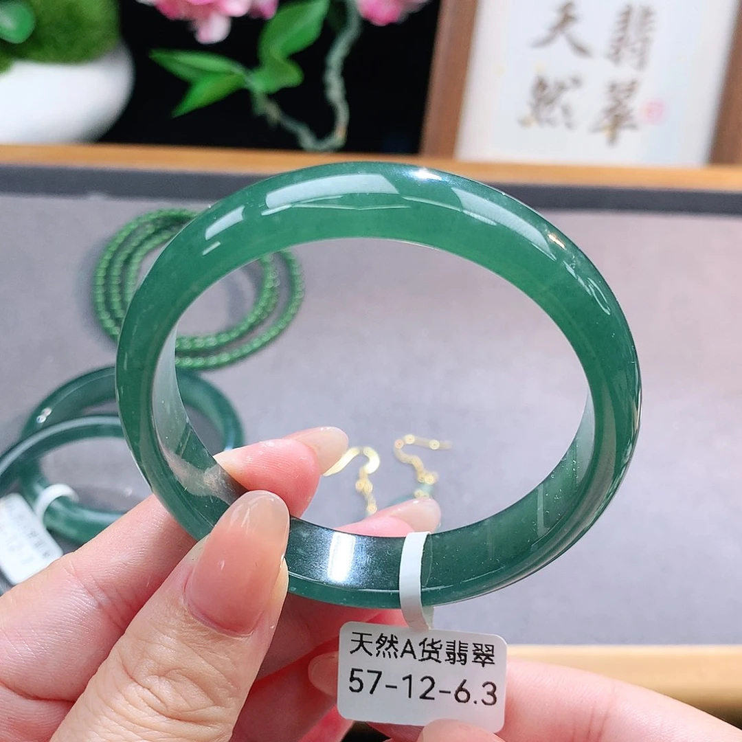 未镶嵌手镯（圆镯）翡翠