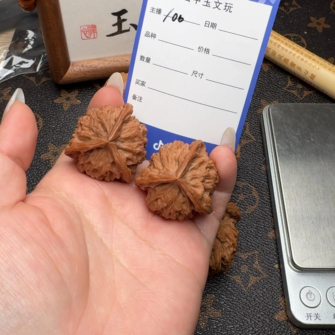 文玩核桃把件33三棱100