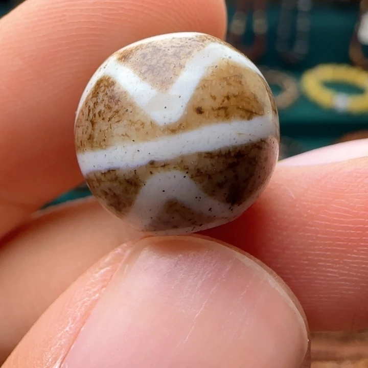 只买单纯的吊坠，没带链子，属的性质。无