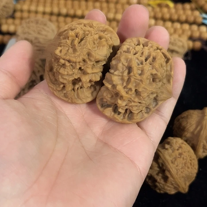 把件文玩核桃48左右微瑕夹板官帽，编号025