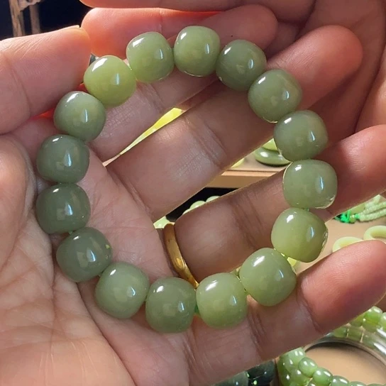 低***埃和田玉（糖玉）未镶嵌手链