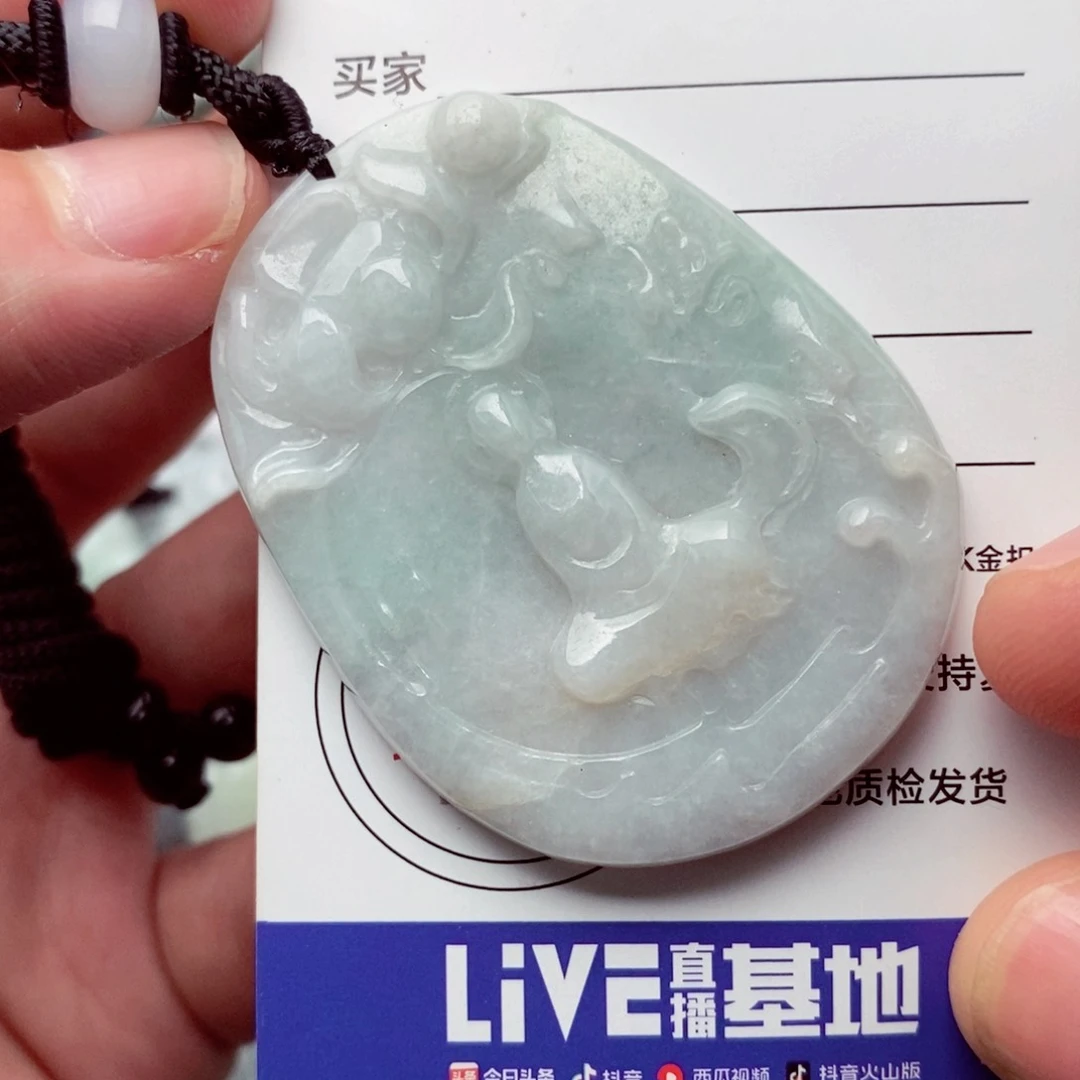 翡翠挂件未镶嵌翡翠