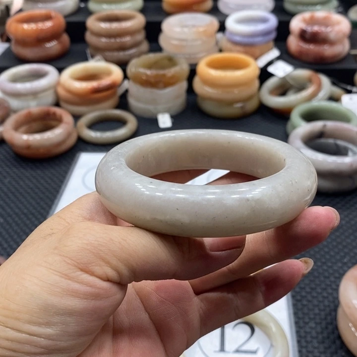 石英质玉（佘太翠）手镯未镶嵌米**涛