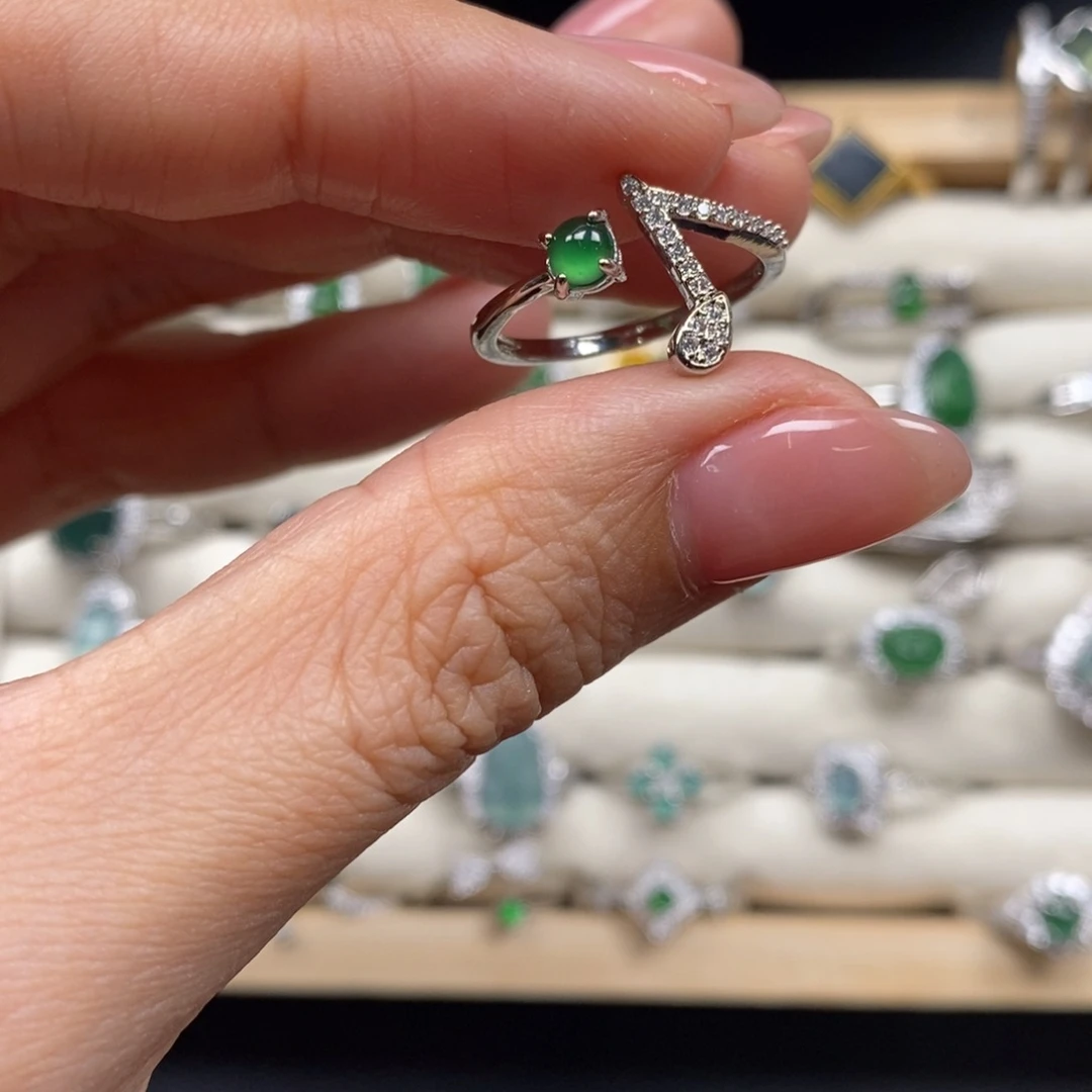 翡翠颈饰未镶嵌翡翠