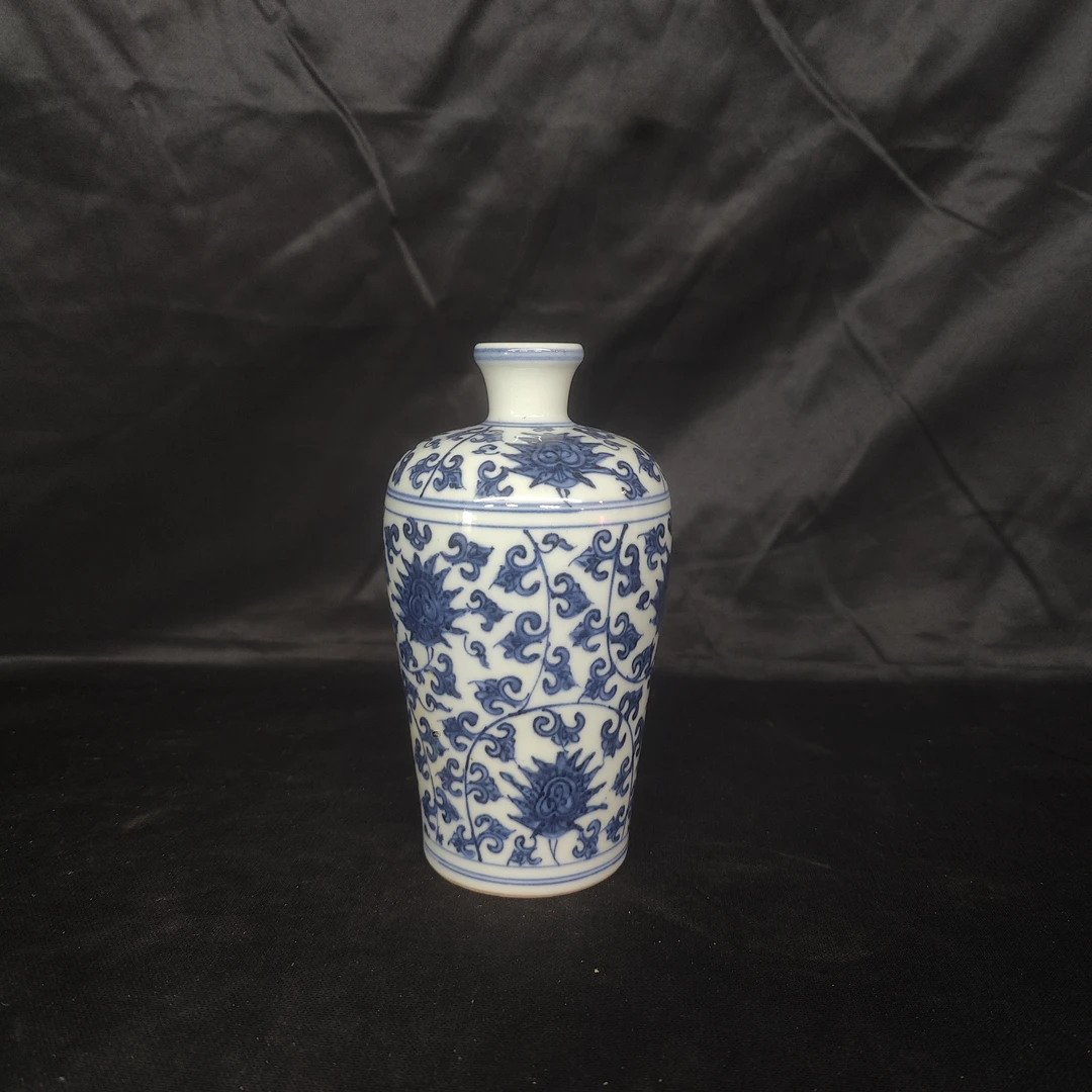 古陶瓷青花缠枝莲梅瓶