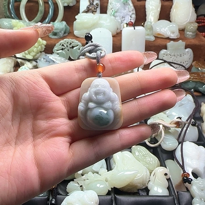 翡翠未镶嵌颈饰葡*