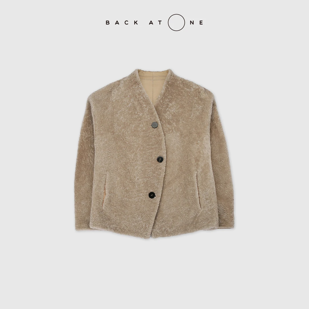 BACKATONE “云毯”  时尚别致弧形门襟皮毛一体外套 BFF-1FC254B-K