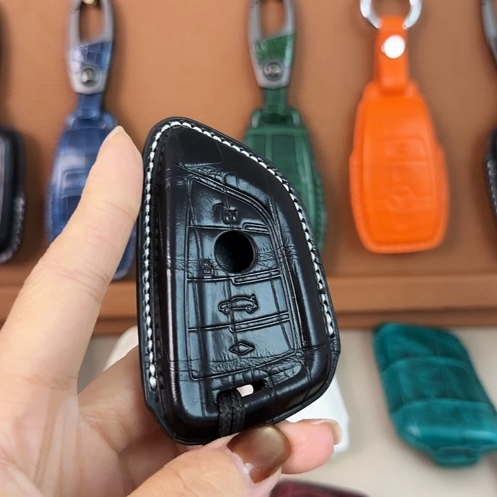 宝马黑色鳄鱼皮钥匙套配挂扣