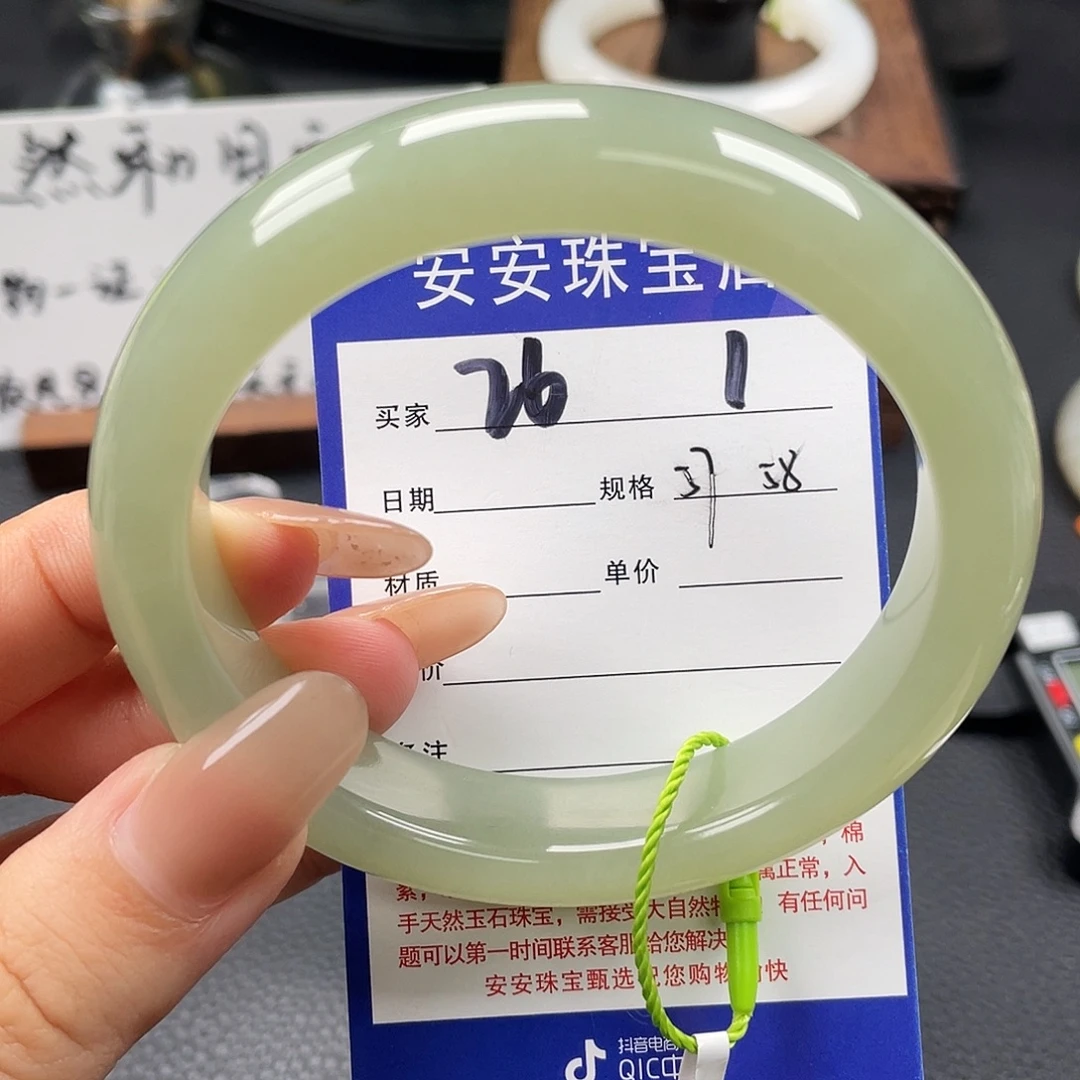 和田玉未镶嵌手镯