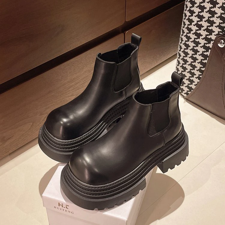 英伦简约松糕底时尚马丁靴2024新款冬季矮筒加绒厚底短靴烟筒女靴