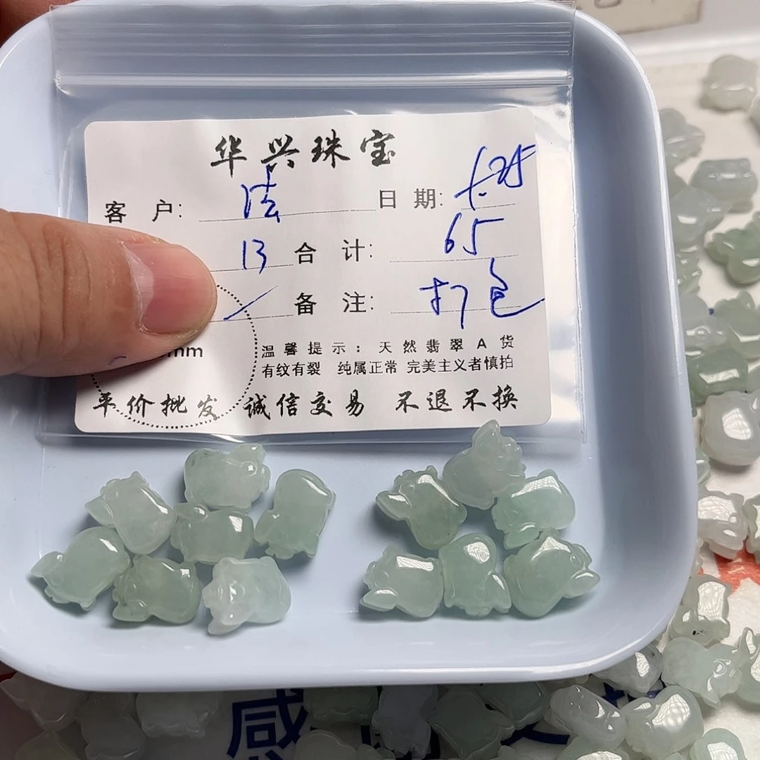 翡翠颈饰未镶嵌道**然