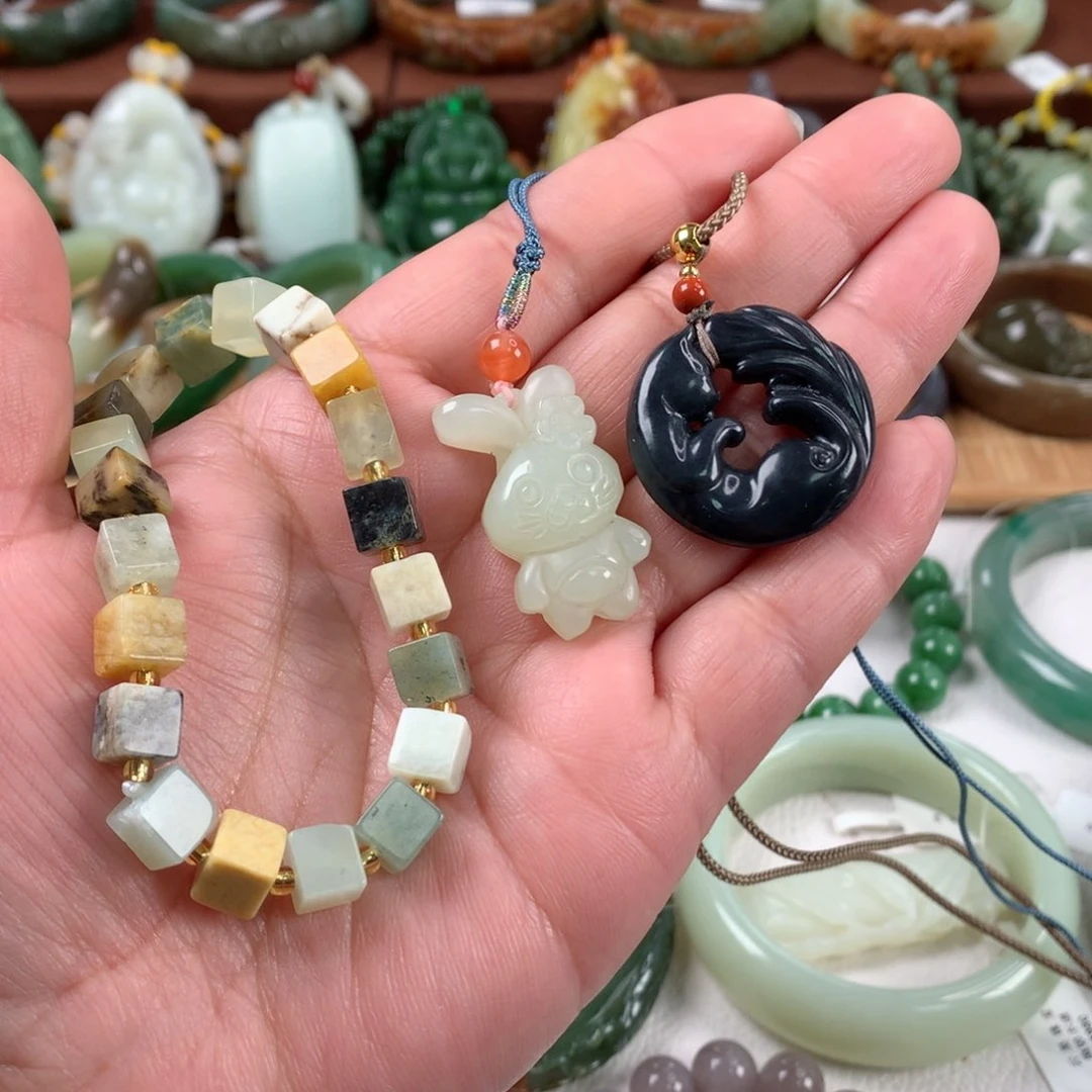 和田玉颈饰未镶嵌