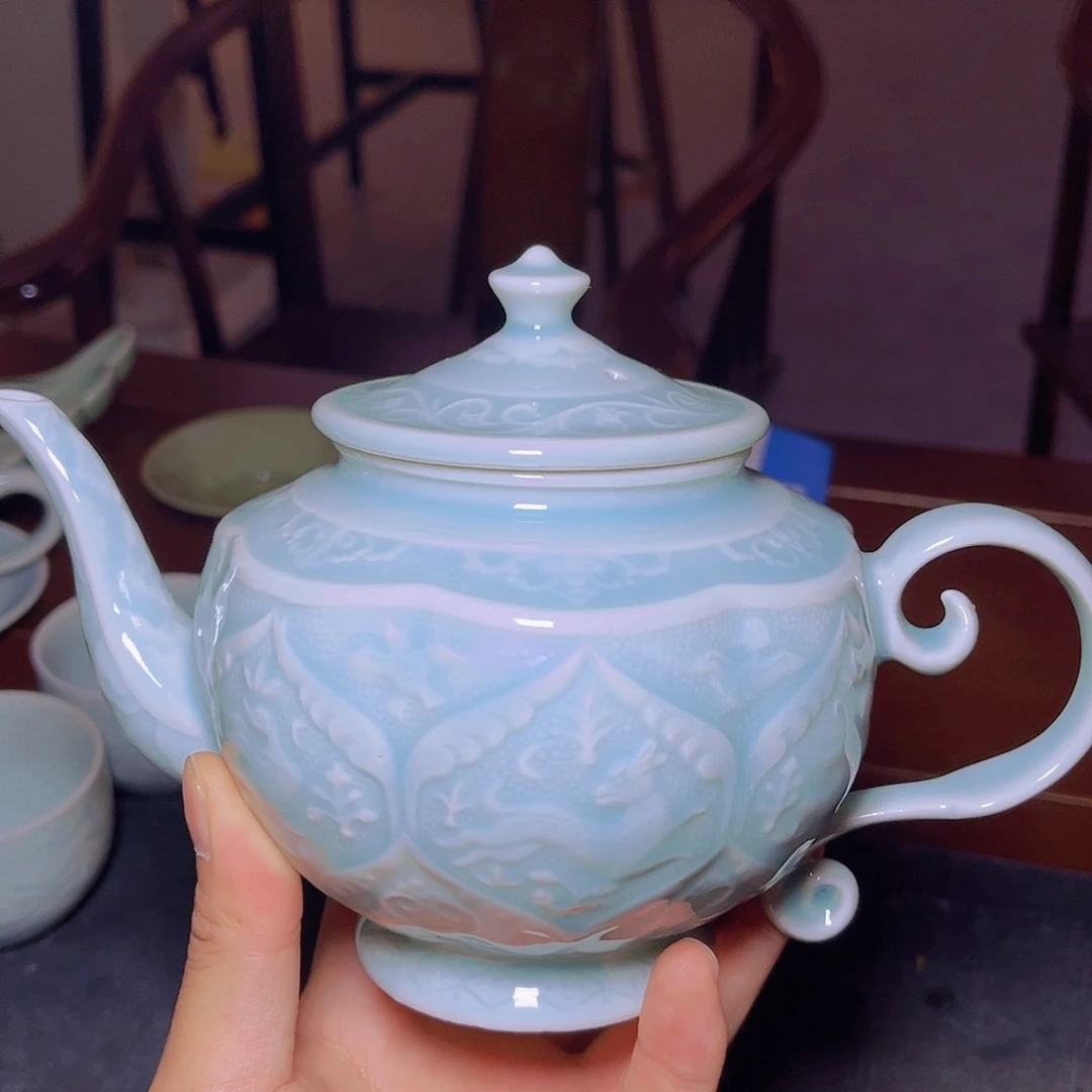 瓷微瑕大唐春茶壶一只