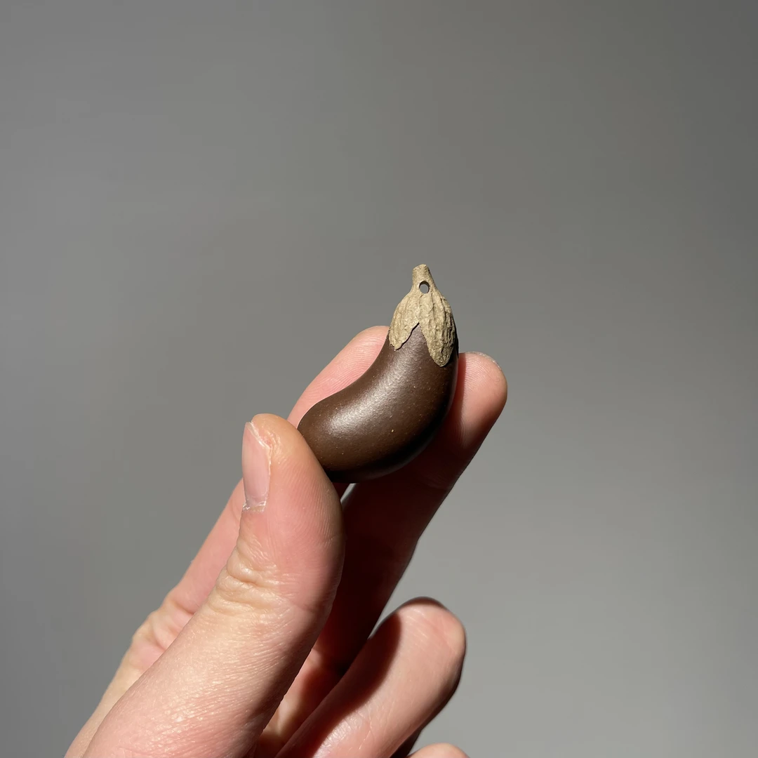 宜兴原矿全手工紫砂茶宠 茄子紫砂茶宠摆件