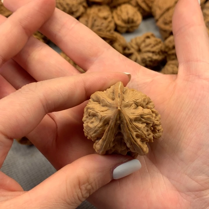 俞****文玩核桃吊坠异形单只