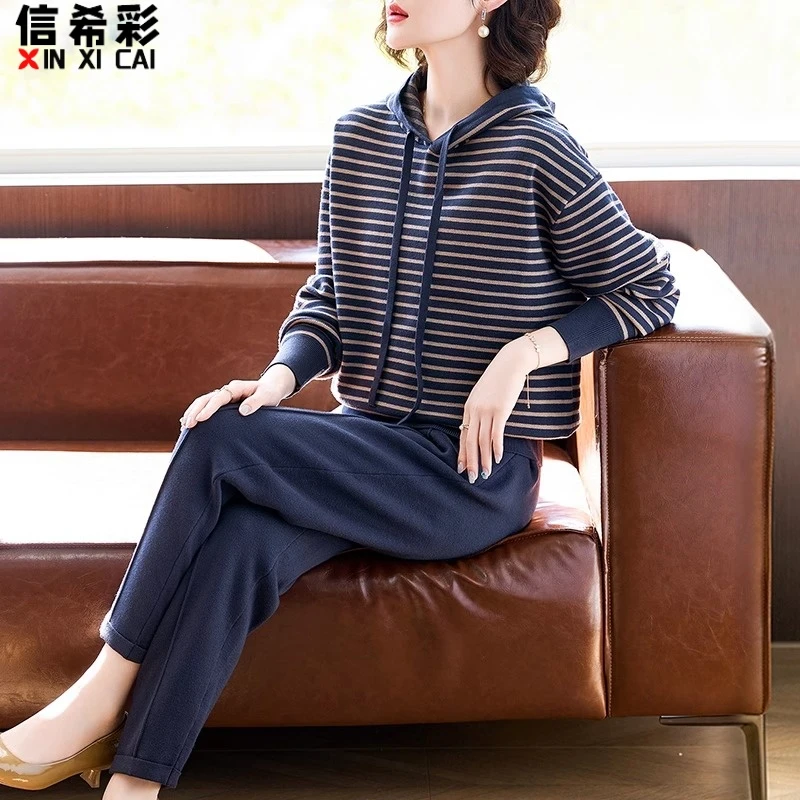 妈妈秋装针织休闲套装新款中老年女春秋条纹卫衣运动服两件套