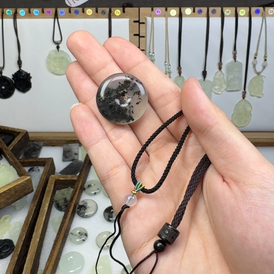 蛇纹石玉吊坠 未镶嵌踏*春