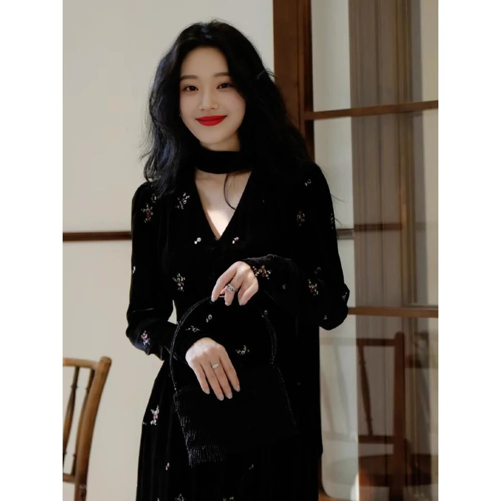 出席气质场合的生日裙子重要场合漂亮宴会秋冬长袖黑色丝绒连衣裙