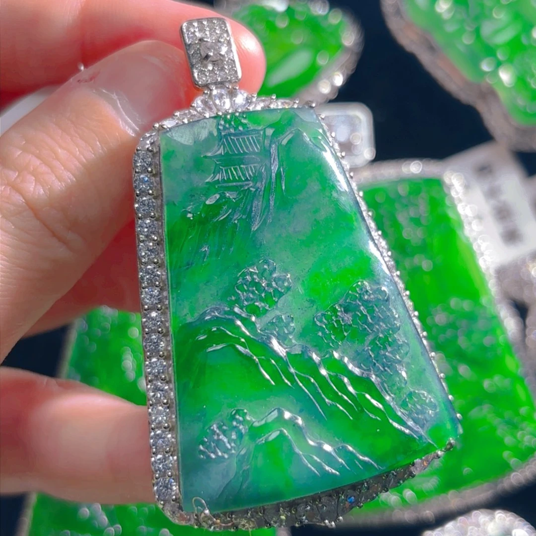 翡翠颈饰银S925镶嵌山水牌