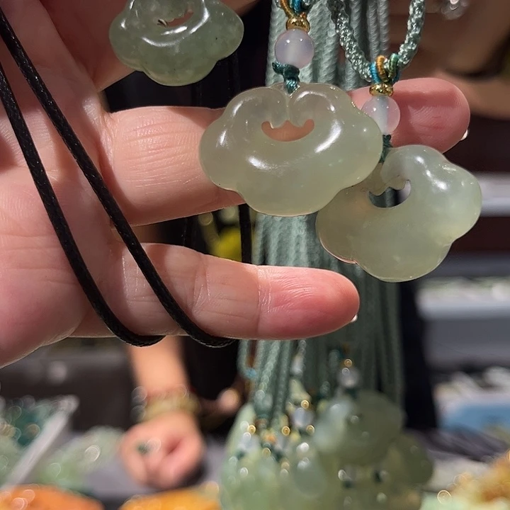 岫玉未镶嵌毛衣链