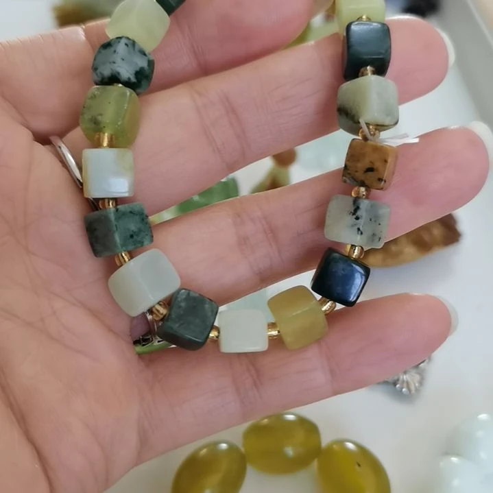 未镶嵌蛇纹石玉吊坠