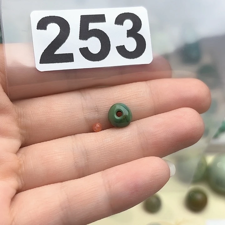 南红玛瑙未镶嵌珠宝奇石