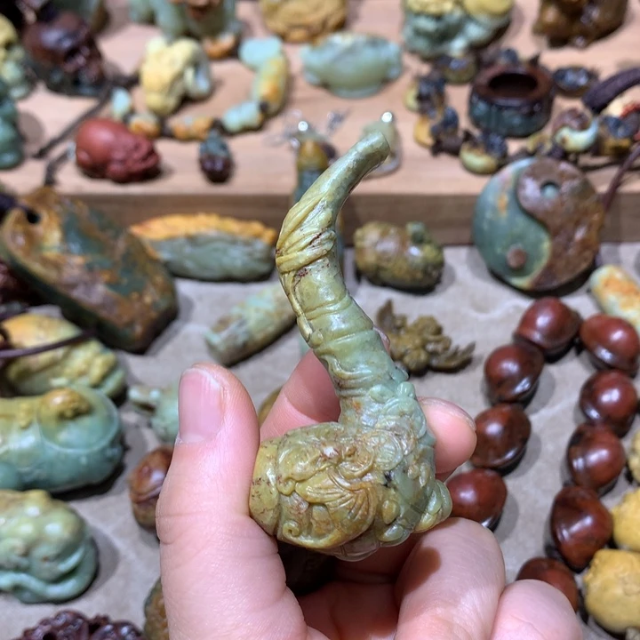 未镶嵌岫岩河磨玉（透闪石质玉）把件我*你