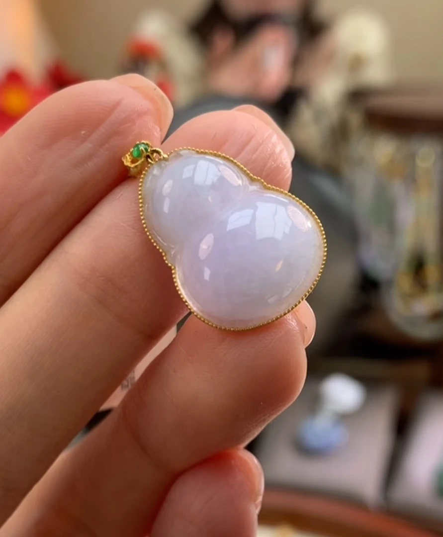 天然A货翡翠吊坠