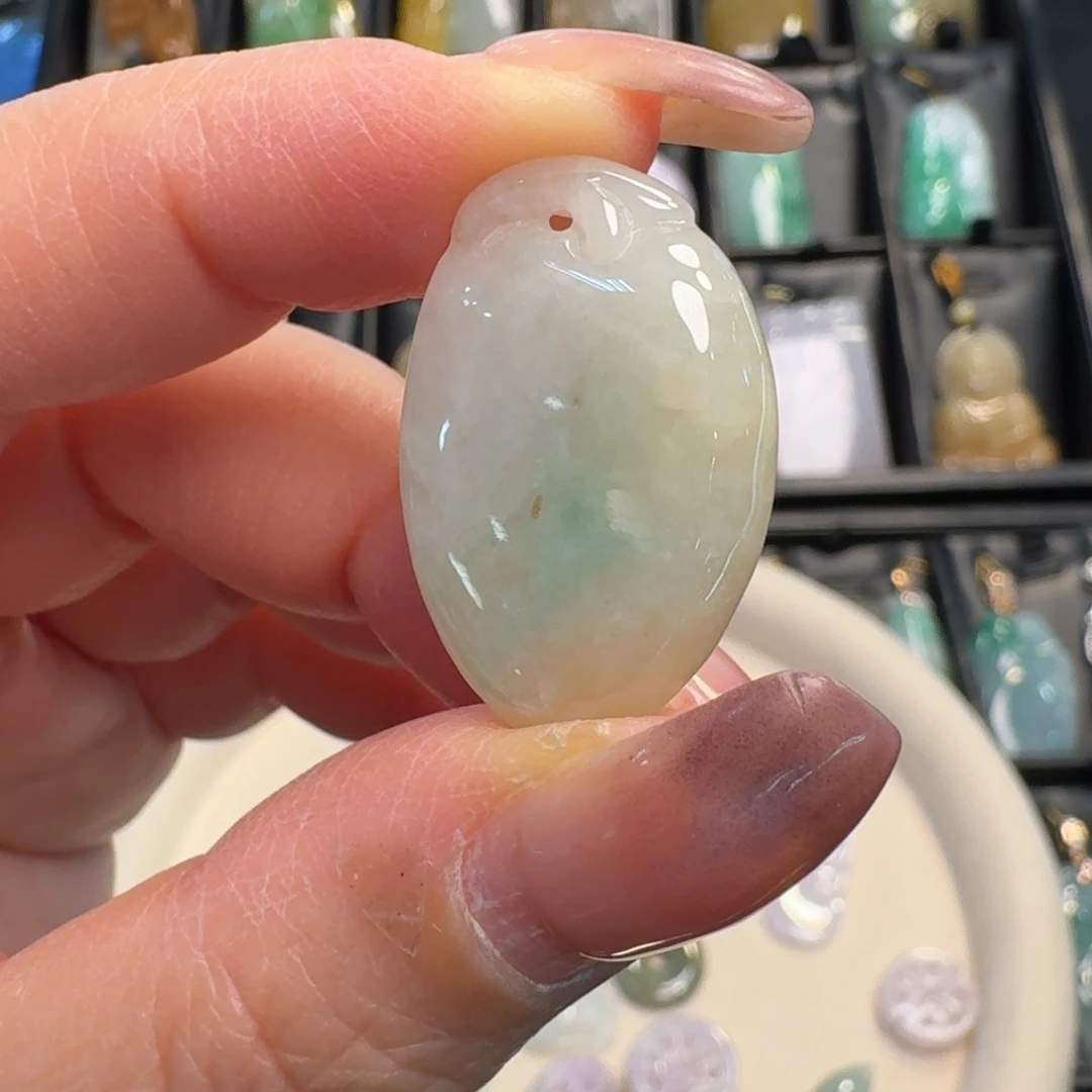 翡翠未镶嵌颈饰福瓜