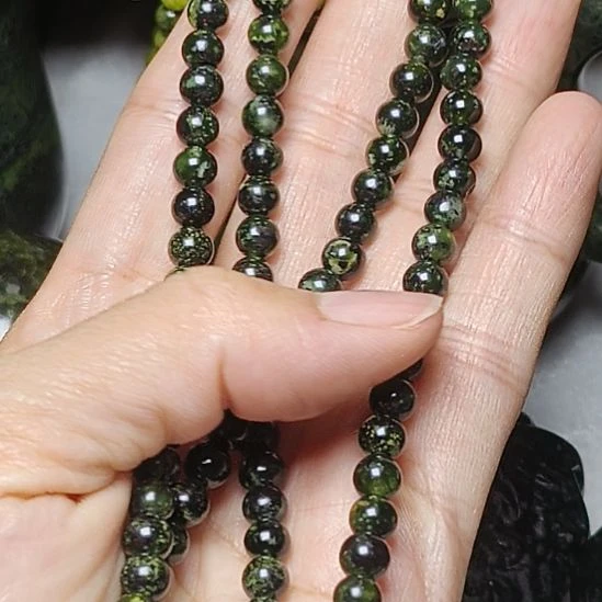 蛇纹石玉未镶嵌卡6 108颗