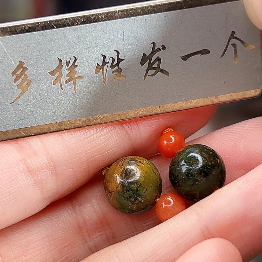 南红玛瑙未镶嵌珠宝奇石发一件，多样性发货