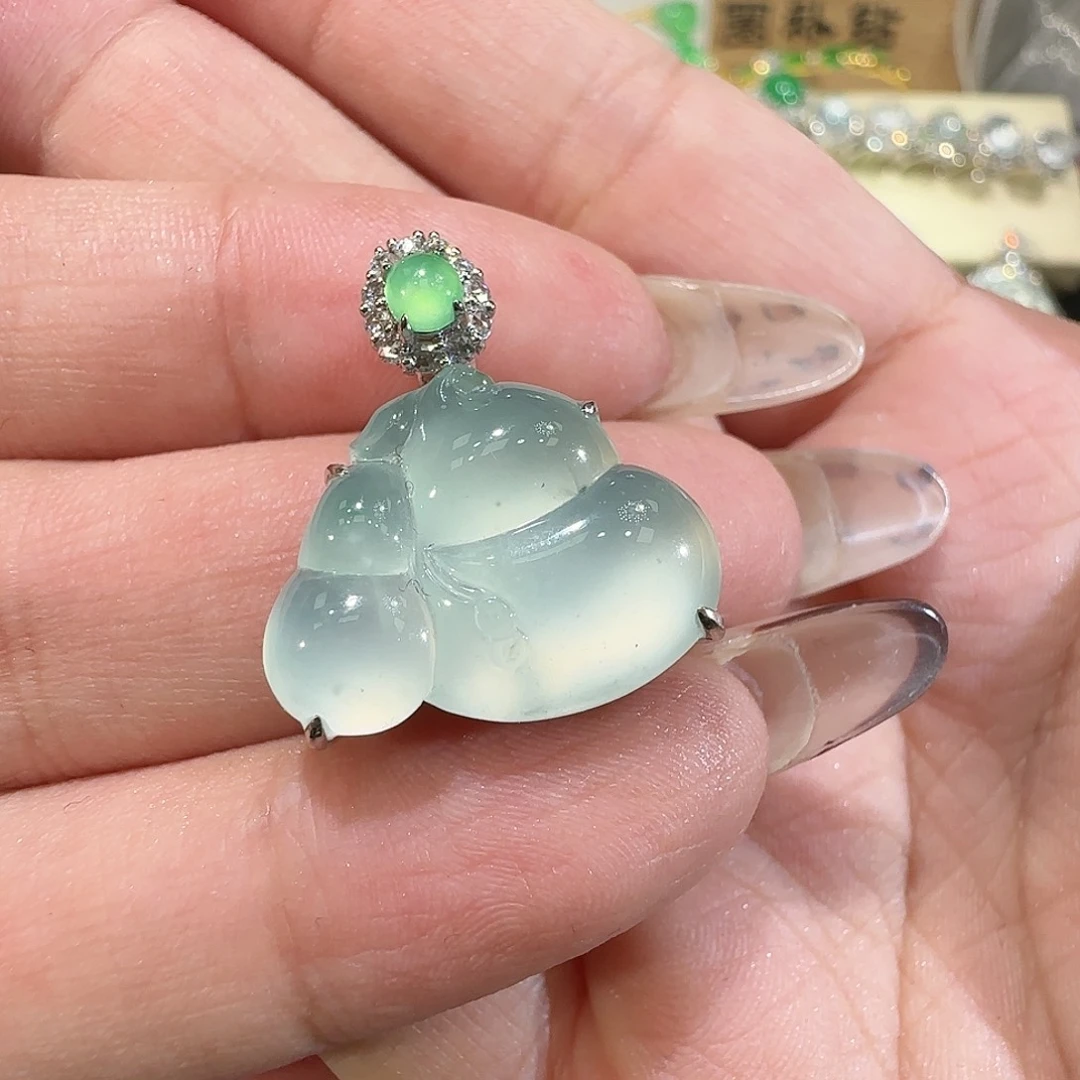 【闪购商品】颈饰18K金镶嵌翡翠