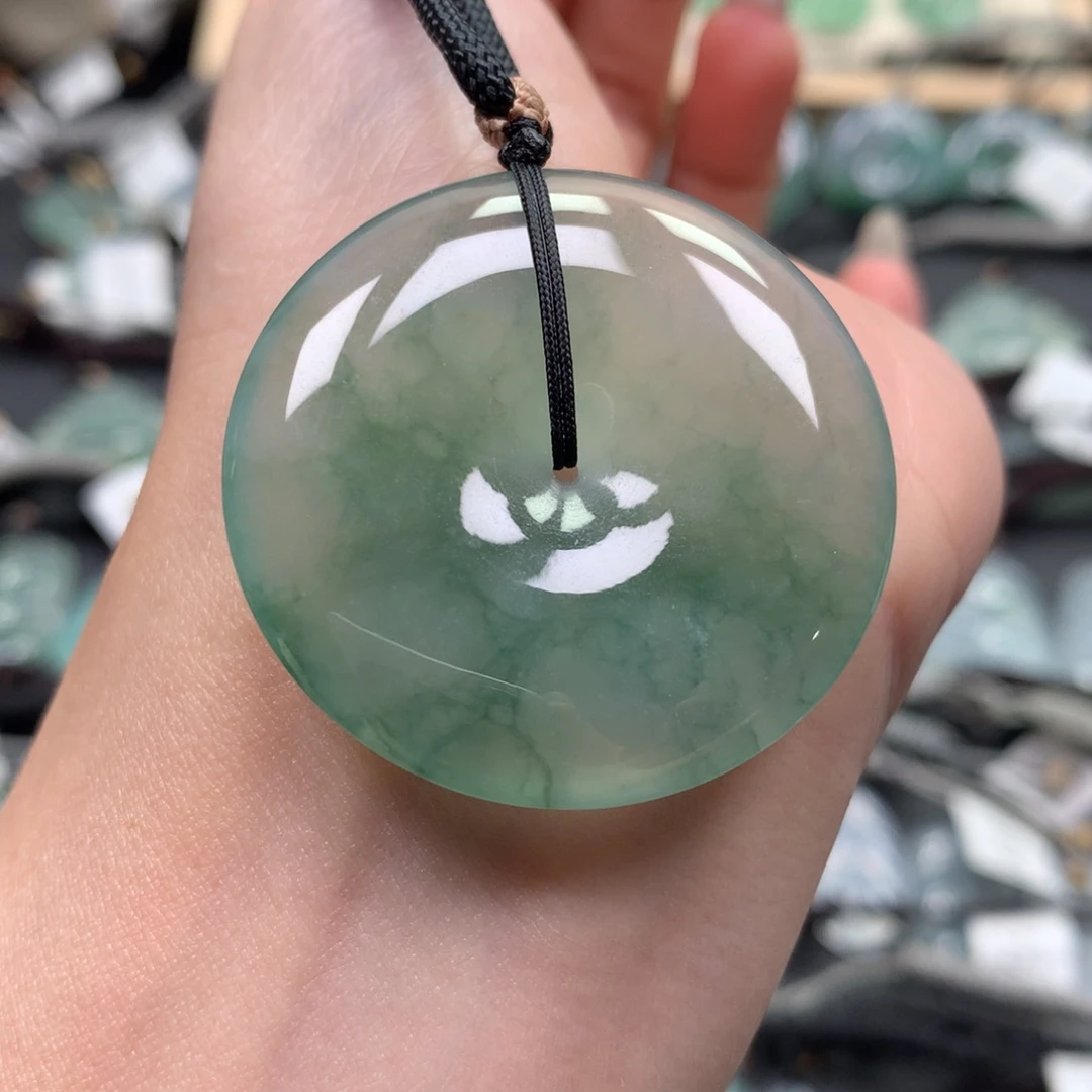 翡翠颈饰未镶嵌扣子