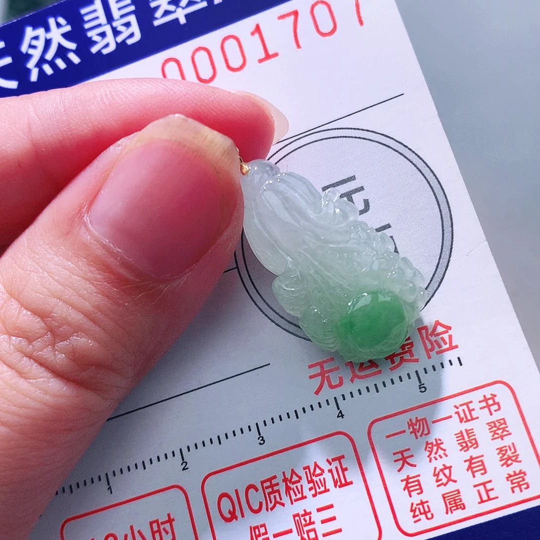 翡翠18K金镶嵌颈饰吊坠