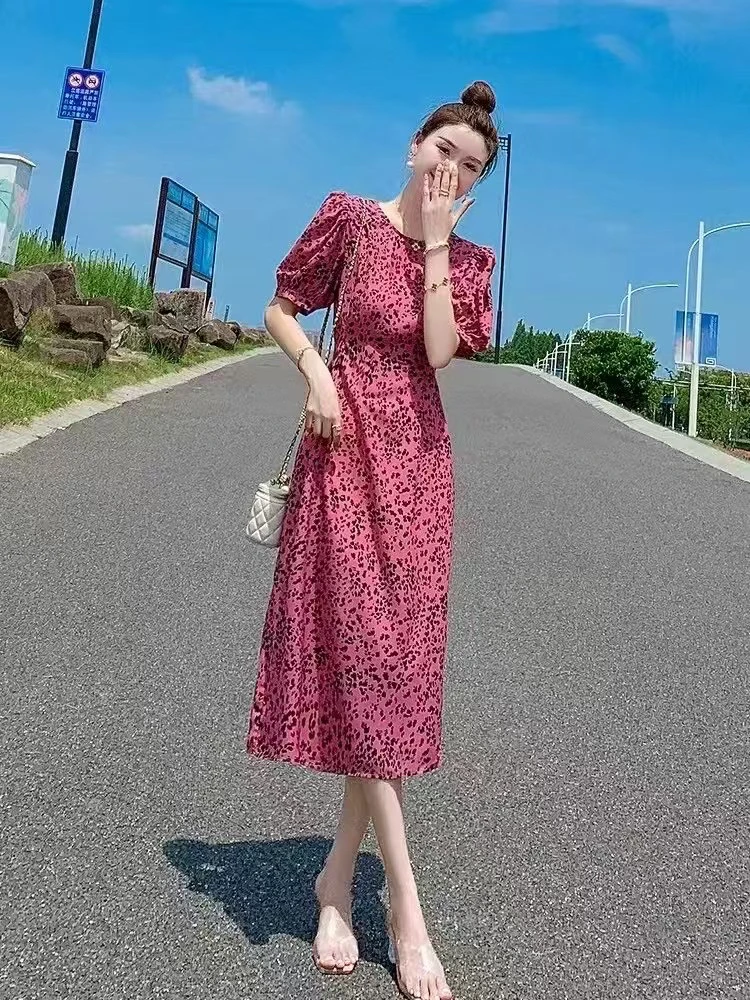 碎花连衣裙女中长款2025夏季时尚度假风法式圆领泡泡袖连衣裙